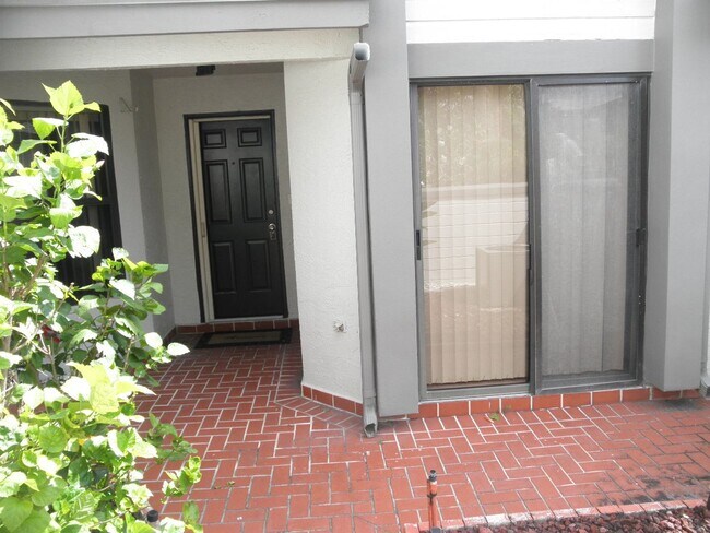 Building Photo - 1004 Landings Blvd