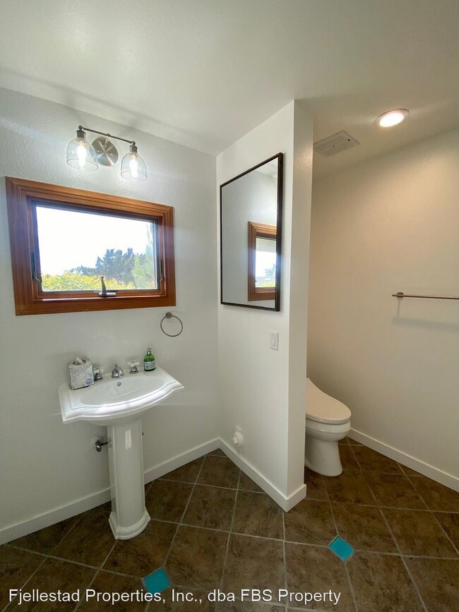 Building Photo - 3 br, 3 bath House - 13366 Caminito Mar Villa