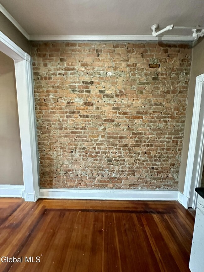Building Photo - 39 S Lake Ave