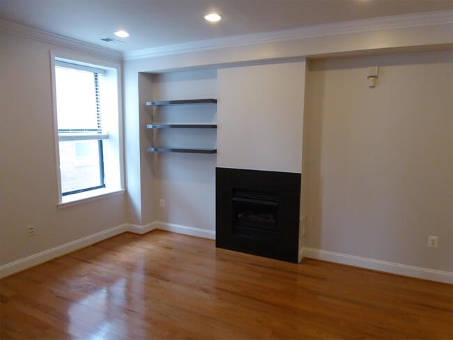 Building Photo - 1437 Spring Rd NW