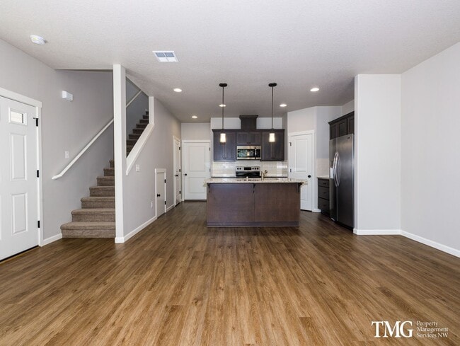 Foto del edificio - End-Unit Townhome - Modern Finishes - 2 Ca...