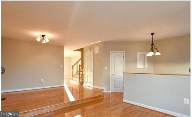 Building Photo - 111 Maximillian Ct SW