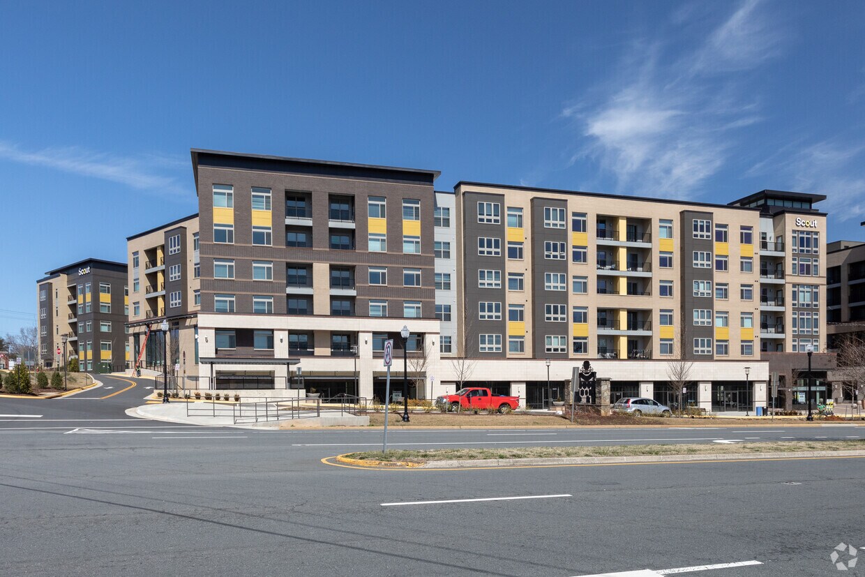 Scout on the Circle Apartments in Fairfax, VA
