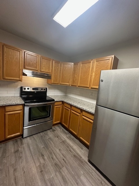 Building Photo - 594 N Elm St