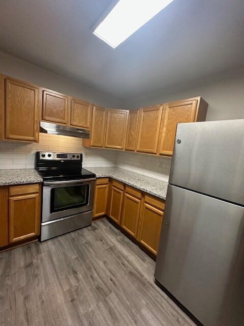 Foto del edificio - 594 N Elm St