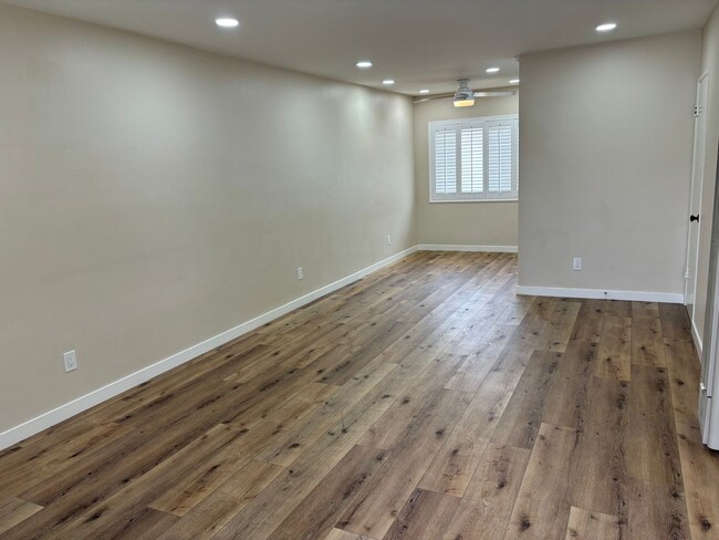 Building Photo - 1 Bedroom Northridge Condo for Rent!