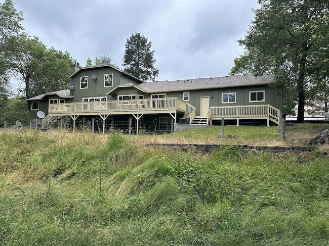 Foto del edificio - 7833 Lower River Rd