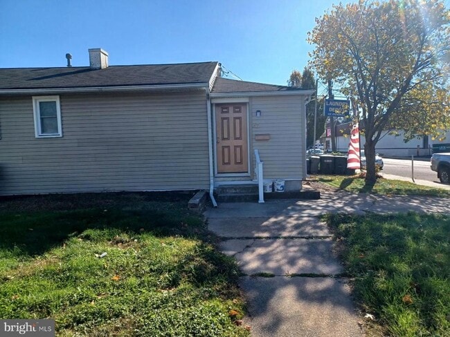 Building Photo - 43 Durham Rd
