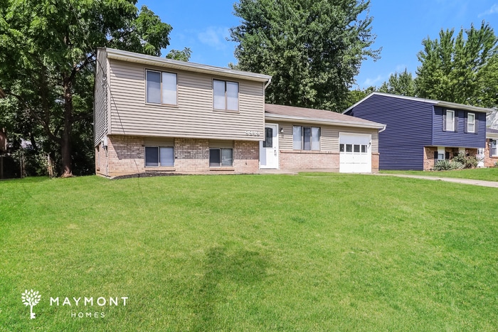 Building Photo - Beautiful Tri-Level Home