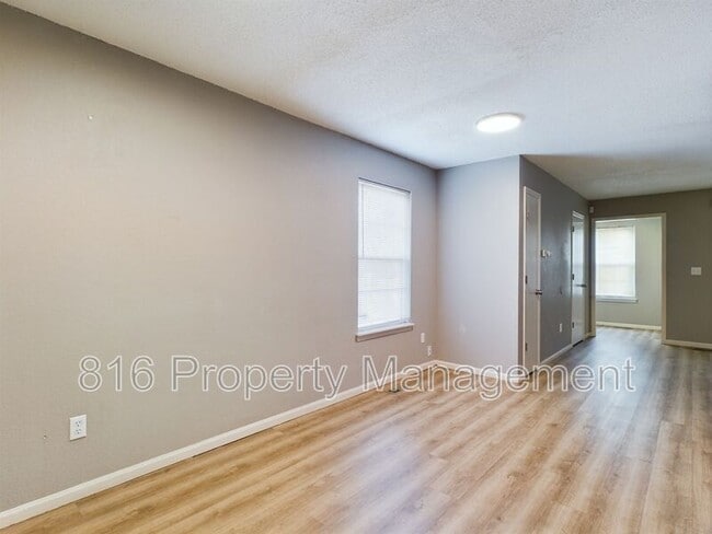 Foto del edificio - 3818-3820 E 25th St
