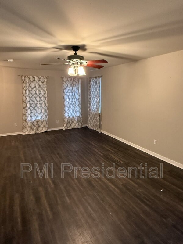 Foto del edificio - 1218 Ryanwood Ct