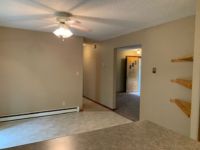 Foto del edificio - 9770-9772 Old Hwy 70 Duplex
