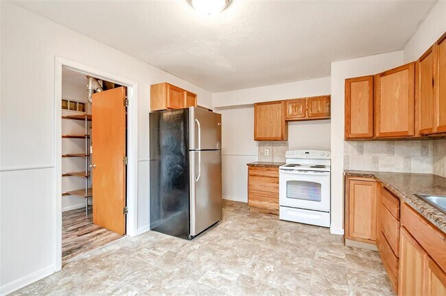 Building Photo - 415 Hillcrest Ave