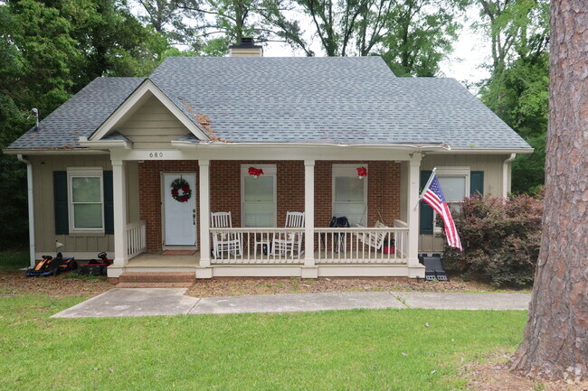 Building Photo - 680 Herring Dr