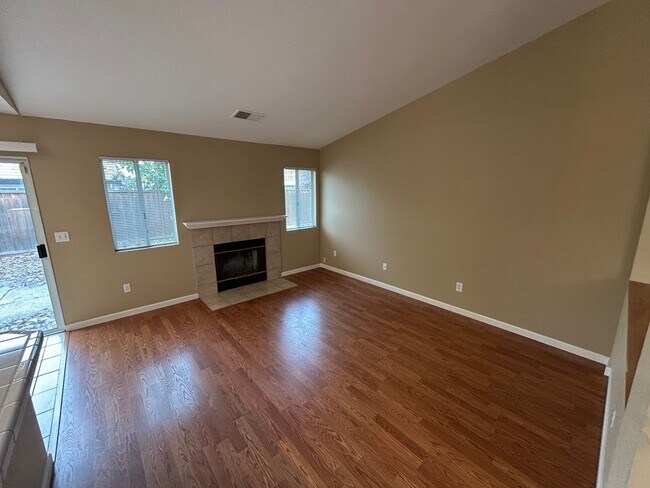 Foto del edificio - Available NOW- Single story 4bed/2bath with 3 car garage