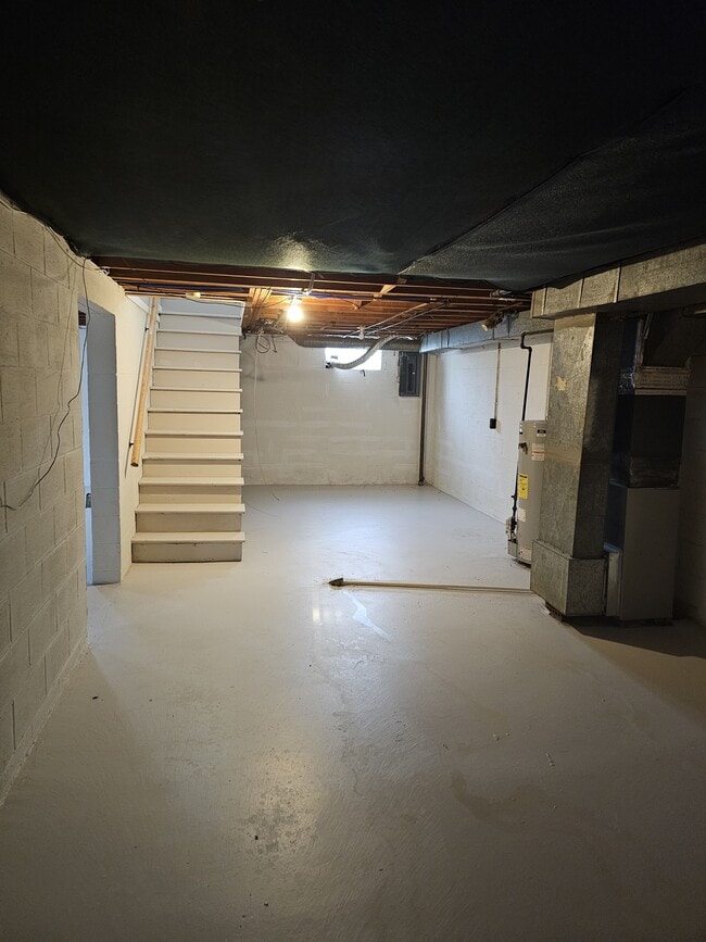 Building Photo - 1124 Mccarley Dr W