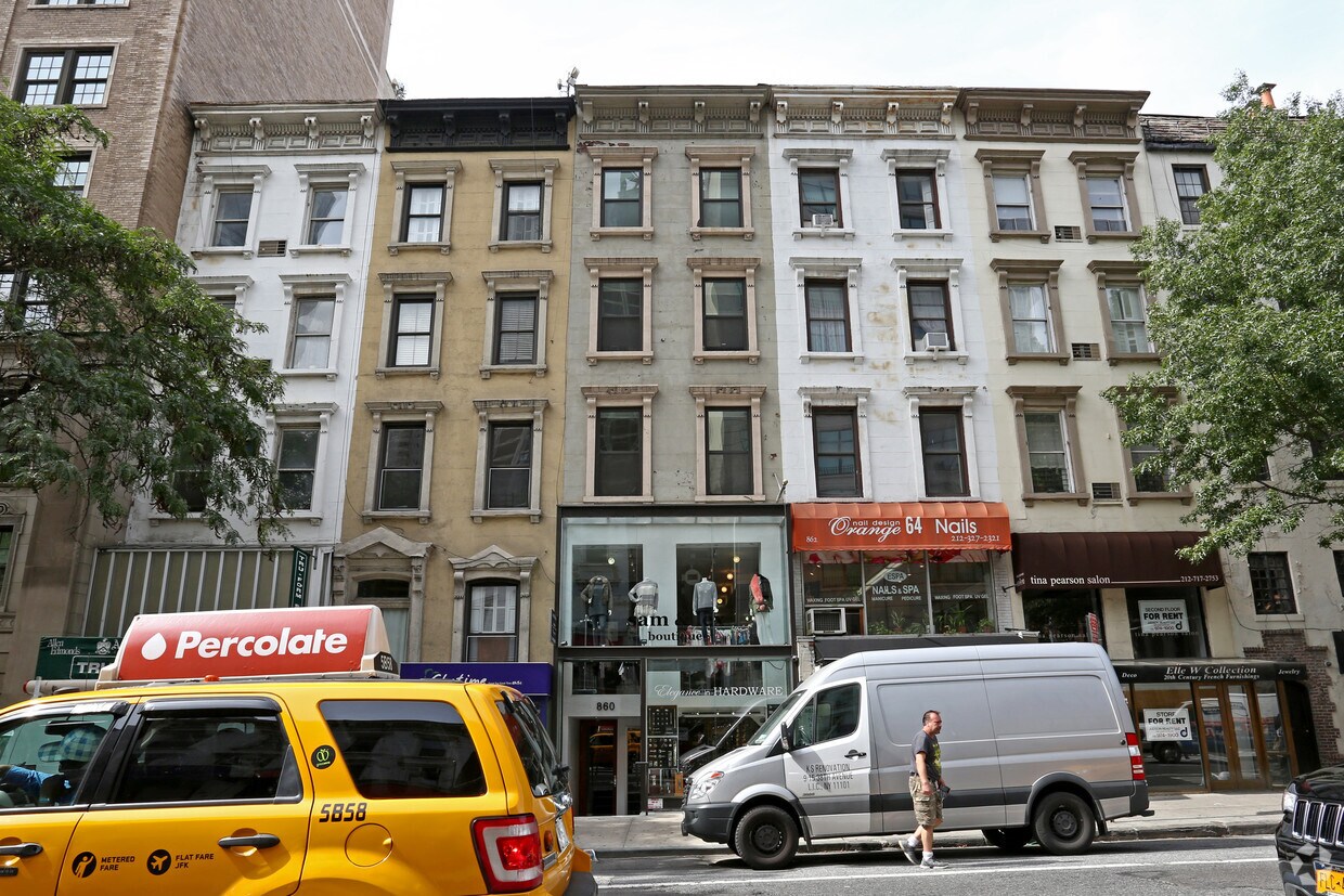 Building Photo - 860 Lexington Ave