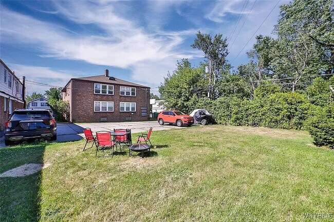 Building Photo - 660 Cleveland Dr