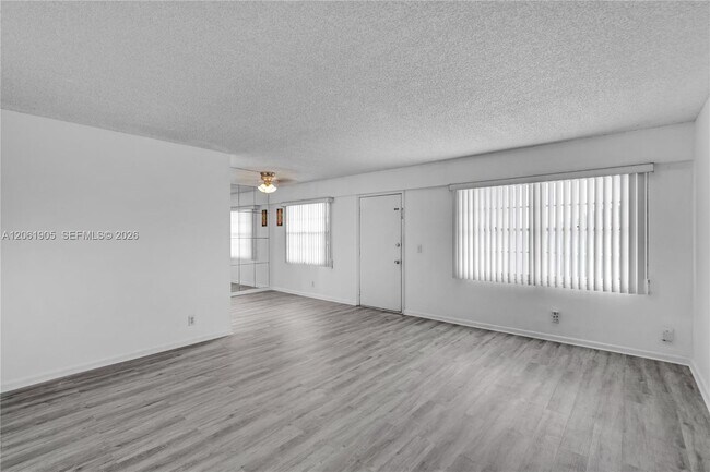 Foto del edificio - 300 SW 134th Way