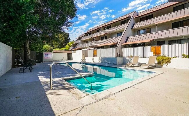 Foto del edificio - 314 Monterey Rd