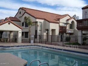 Building Photo - 700 E Mesquite Cir