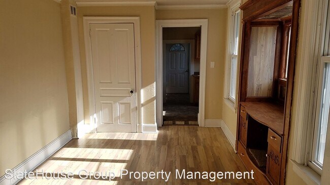 Building Photo - 4 br, 1.5 bath House - 255 Roosevelt Ave