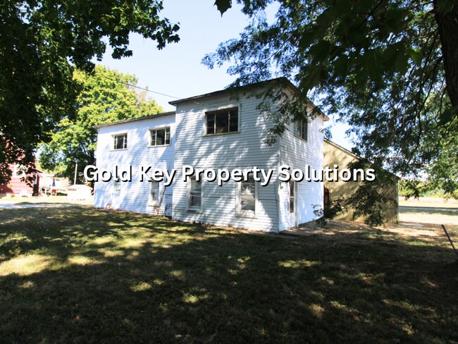 Building Photo - 6986-6988 S 300 W