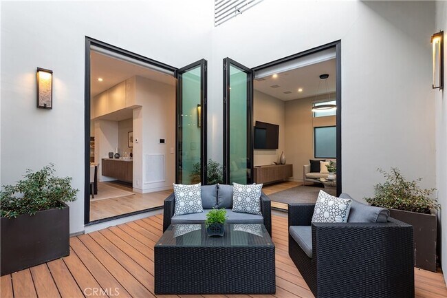 Foto del edificio - 4175 Greenbush Ave