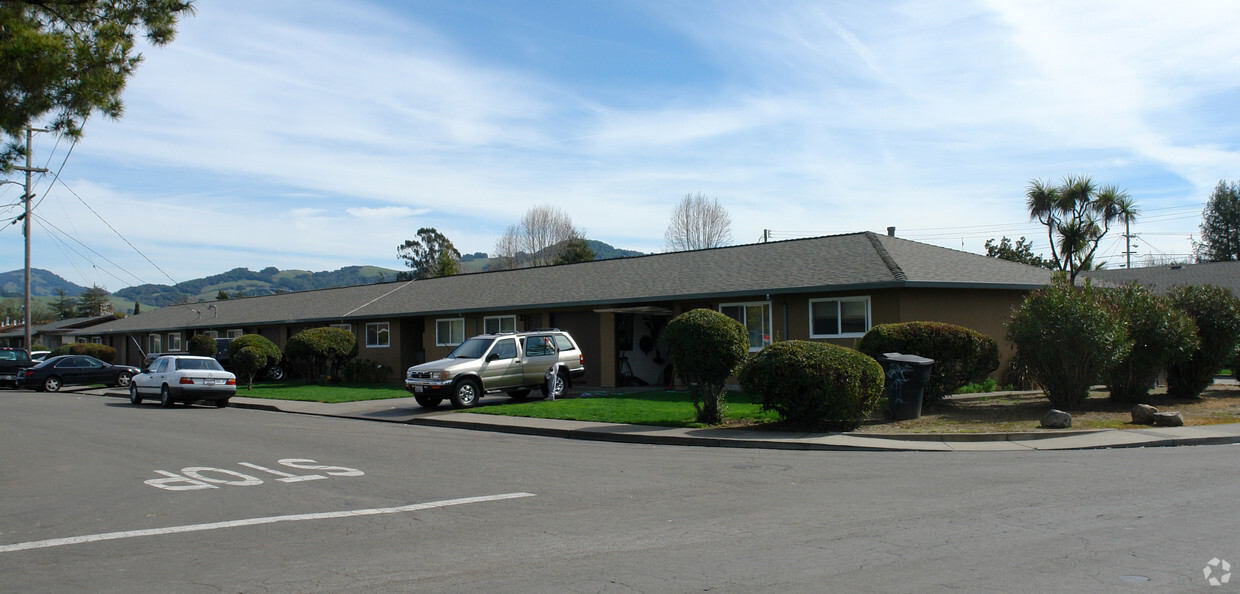 Building Photo - 604-660 Arrowood Dr