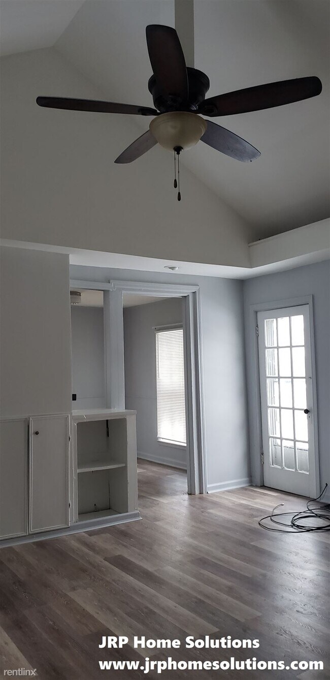 Building Photo - 3 br, 1 bath Triplex - 612 1/2 Oakhill Ave