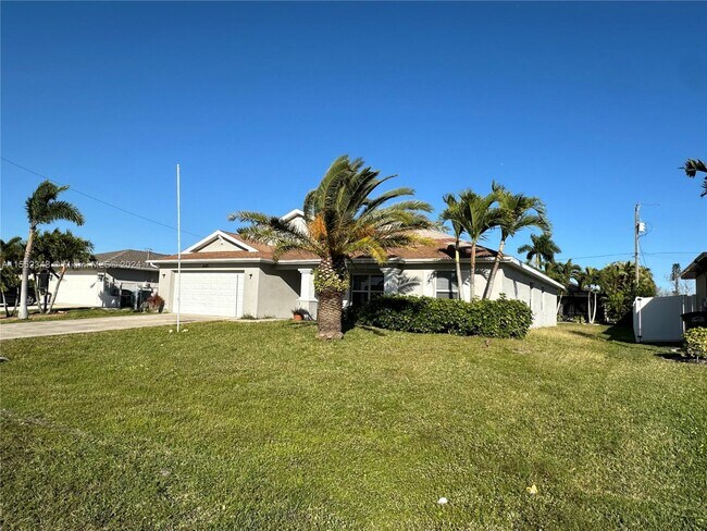 Building Photo - 4025 SW 14th Pl