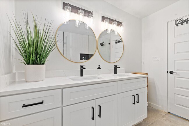 Foto del edificio - 3 br, 2 bath House - 2973 Selma Lane