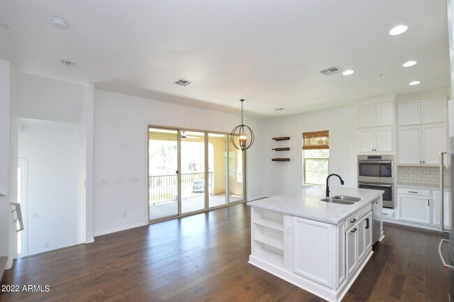 Building Photo - 7055 W Linda Ln