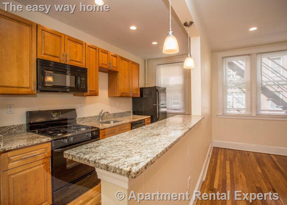 Primary Photo - 136 Highland Ave