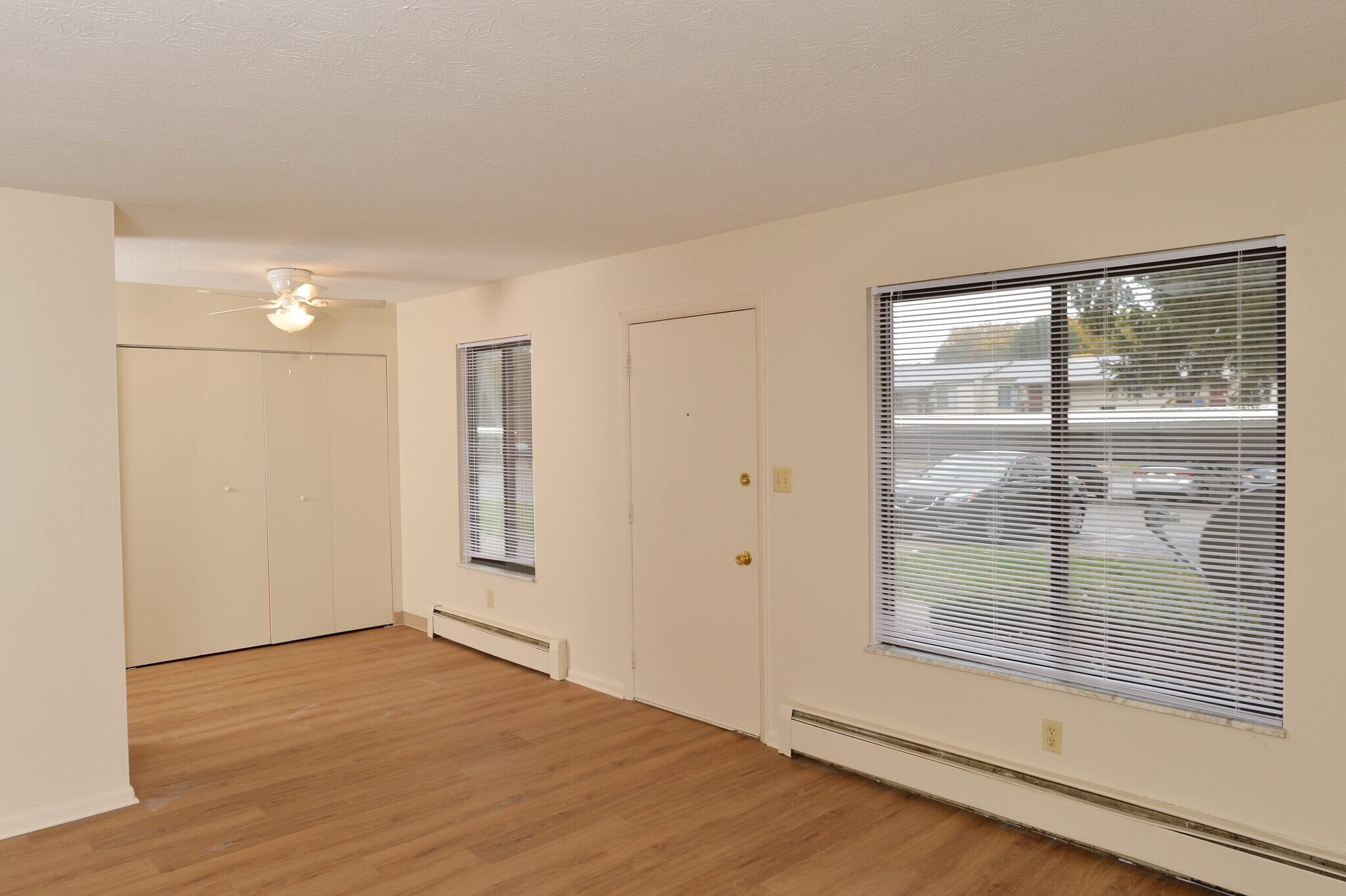 Meadowbrook Lake Apartments – photo 4