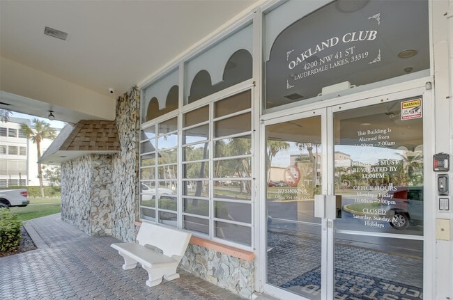 Building Photo - 4050 NW 42nd Ave