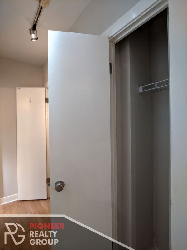 Foto del edificio - 511 W Belmont Ave
