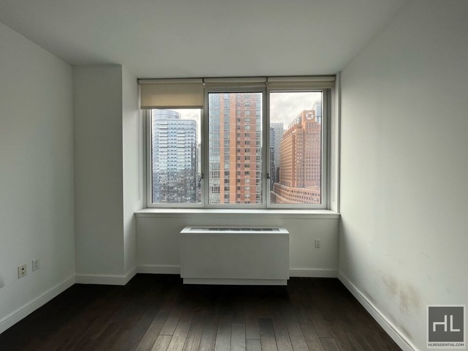 Primary Photo - GOLD STREET