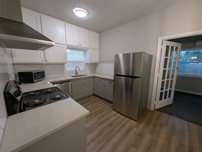 Cocina (incluye lavavajillas y triturador de basura) - 2608 19th Ave W