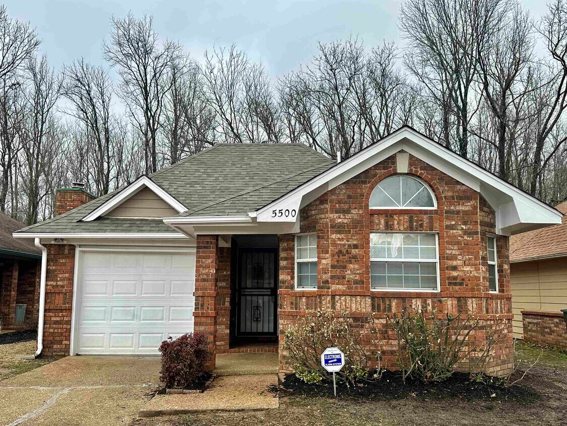 Foto principal - 5500 Pine Oak Ln