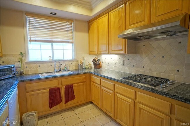 Building Photo - 4 br, 3 bath Condo - 417 California St Unit D