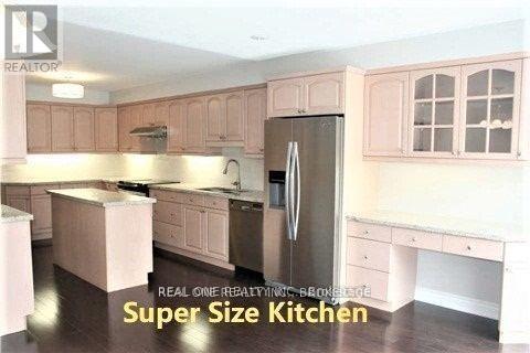 Building Photo - 5847 Tayside Crescent