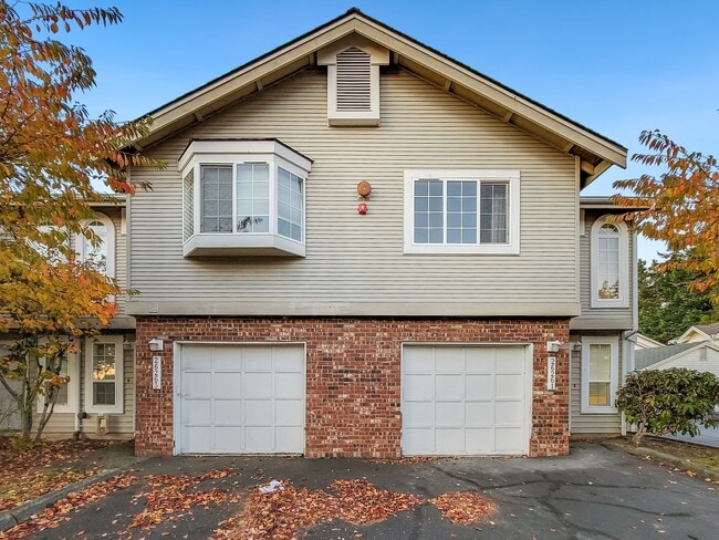 Building Photo - Kent East Hill Townhome with Garage & Patio