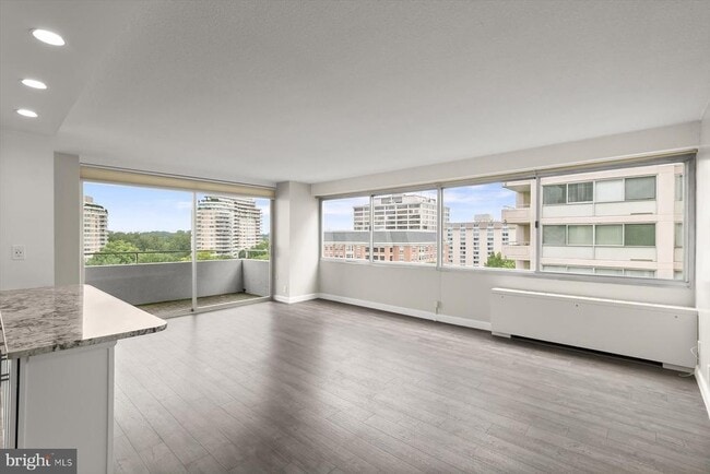Foto del edificio - 5500 Friendship Blvd