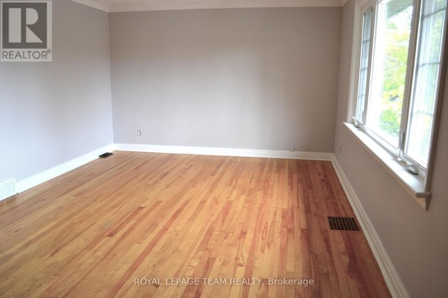 Building Photo - 516 Athlone Ave