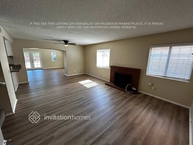Building Photo - 14845 Cambria St