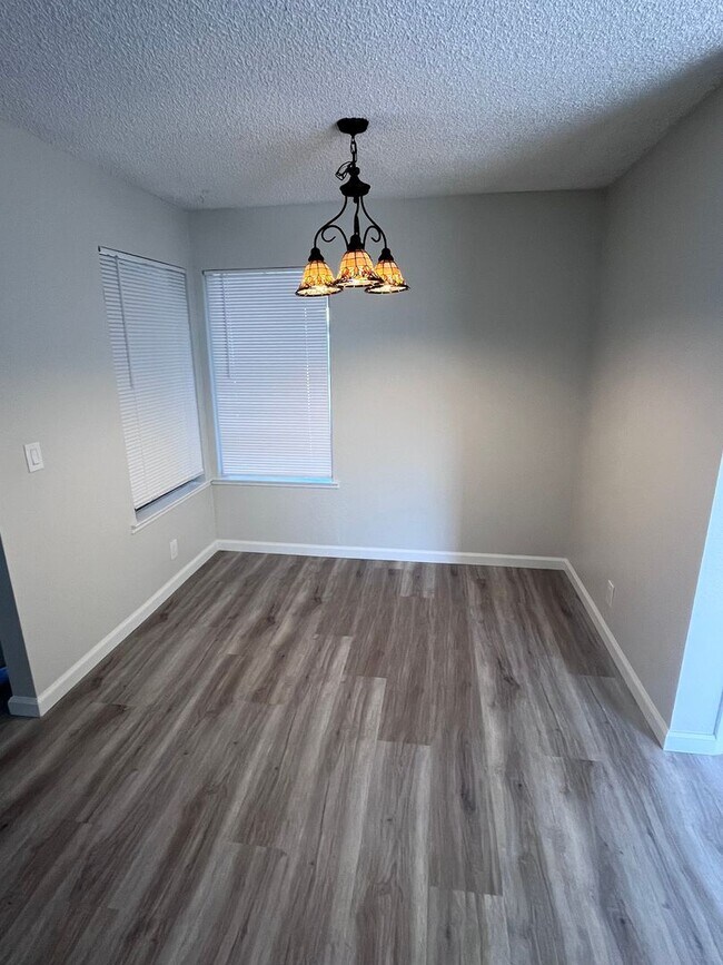 Foto del edificio - NICE UPDATED HOME IN CITRUS HEIGHTS!!