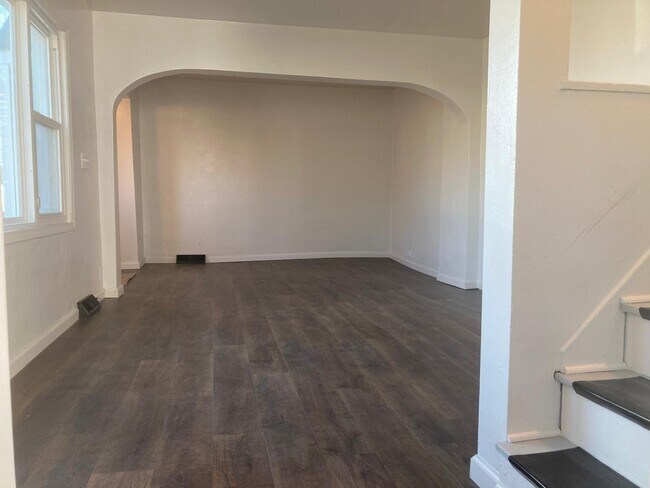 Viviendo - 311 N Rosedale Ave