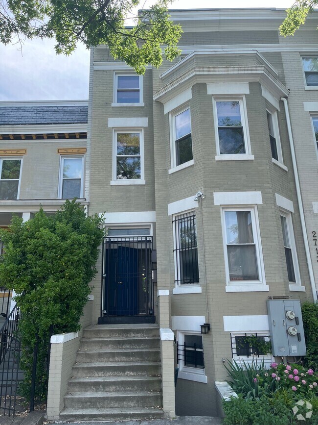 Building Photo - 2715 11th St NW