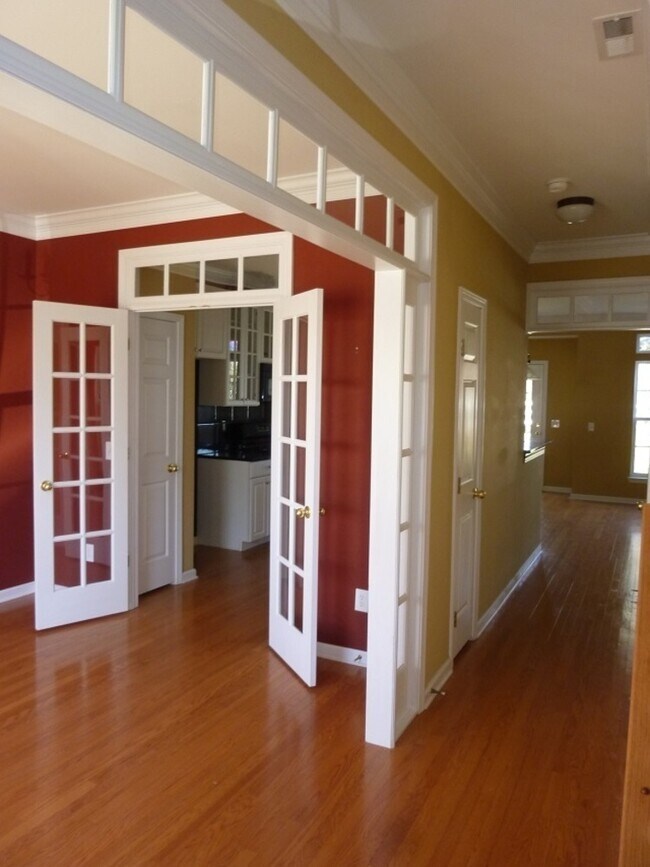 Foto del edificio - Exclusively Offered by Muse Realty, LLC